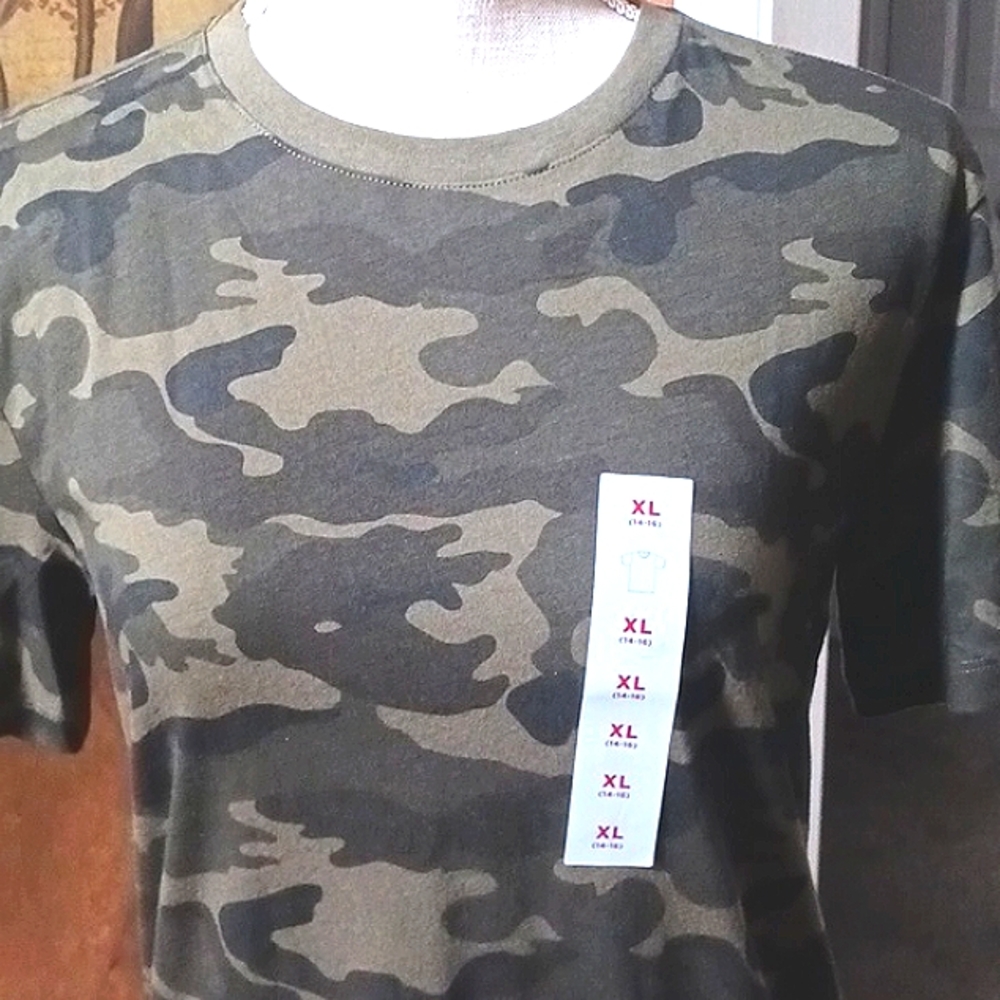 NWT Old Navy Boy's Camouflage Short Sleeve T-Shirt Size XL 14/16